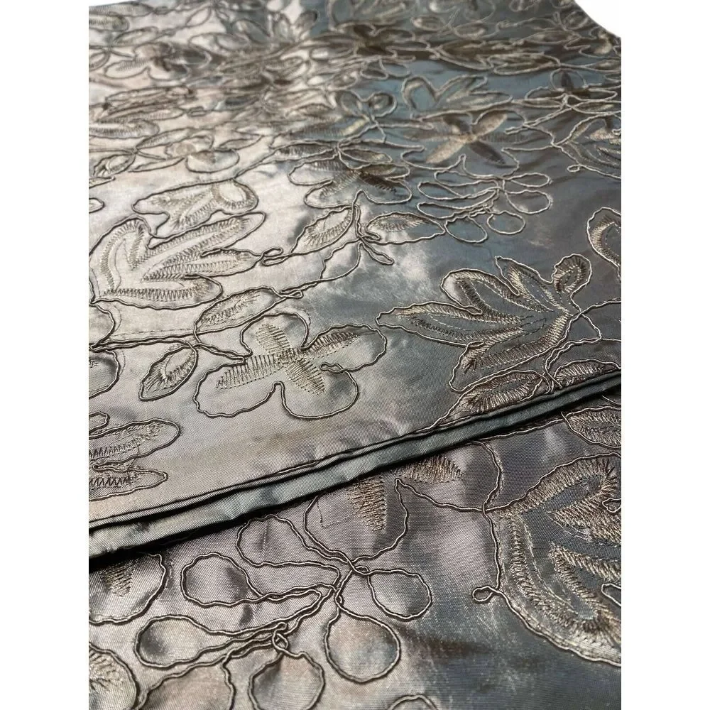 Saro Lifestyle 16 x 72in. Intricate Leaf Pattern Embroidered Table Runner Bronze